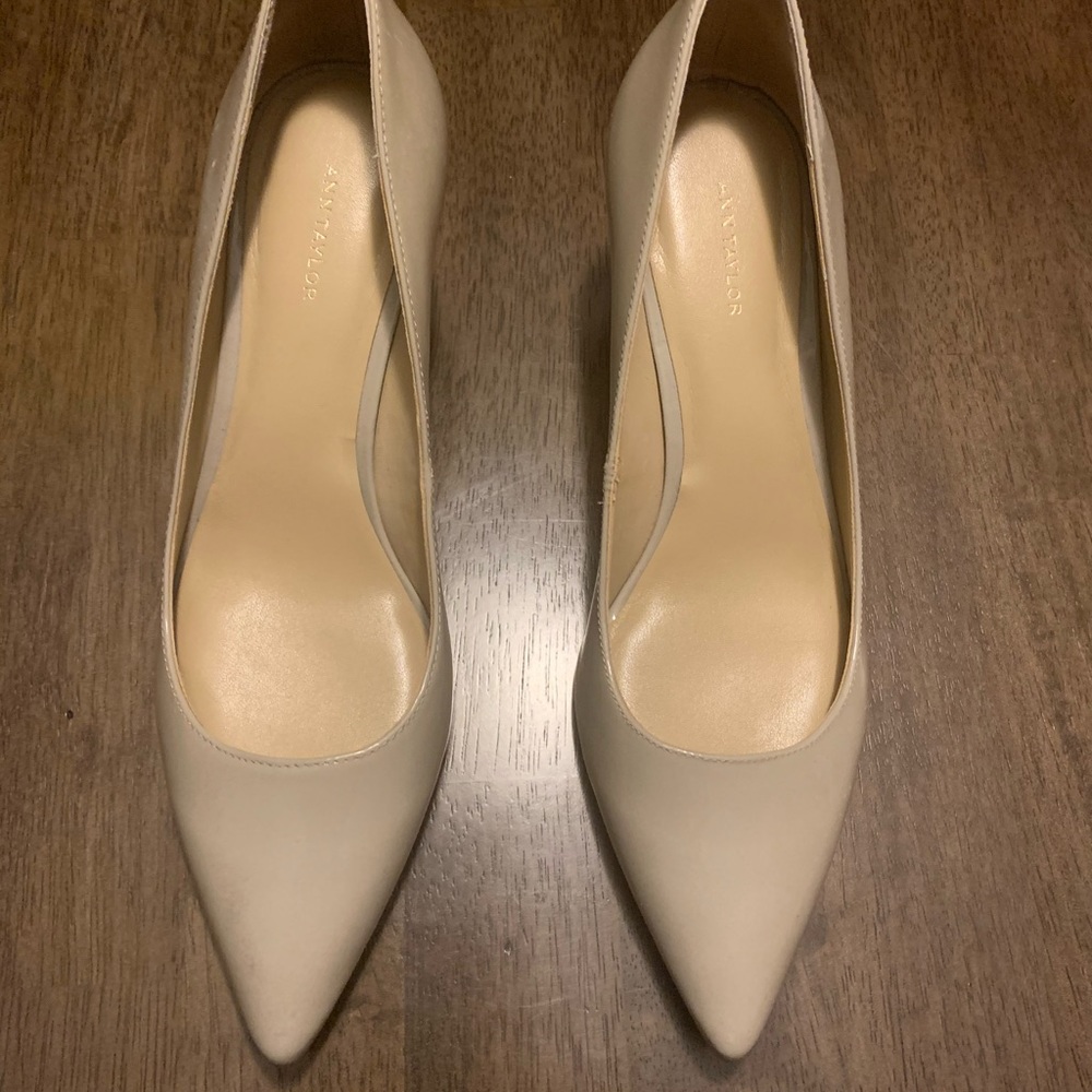 Ann Taylor Beige Patent Leather Pumps 8.5